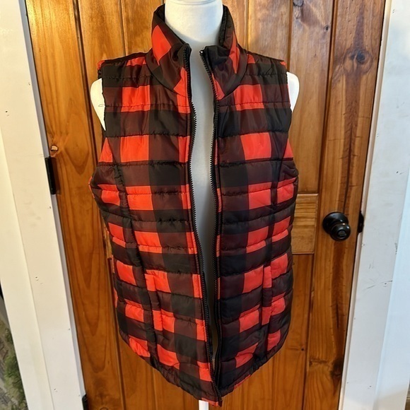 Rue21 Jackets & Blazers - Rue 21 Buffalo Plaid puffer vest size L